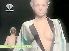 Poser HD video.